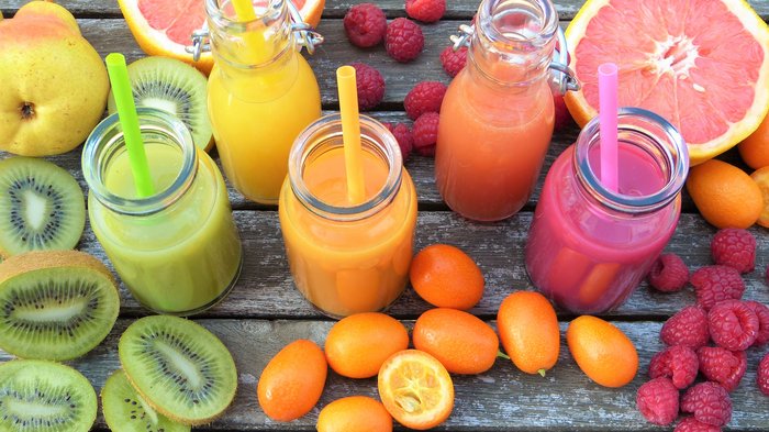 Потребление фруктового сока на голодный желудок вредно для здоровья